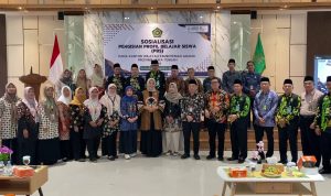 Kankemenag dan Bunda Inklusi Kab Semarang, bersama Kasi Penma, pengawas madrasah, dan pengurus FPMI Kab. Semarang berfoto dengan Kasubdit Vokasi dan Inklusi Kemenag RI Anis Masykur, Bunda Inklusi Jawa Tengah Hj. Ade Komaria Saiful Mujab.